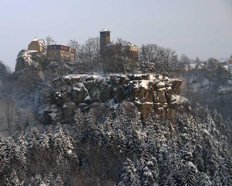 Burg Hohnstein im ersten Schnee